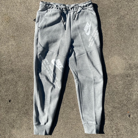 Mens Nike Sportswear Tech Fleece Graphics Joggers Grey White DM6480 063 - Picture 2 of 4